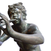 Statua dettagliata in bronzo del fauno con pifferi