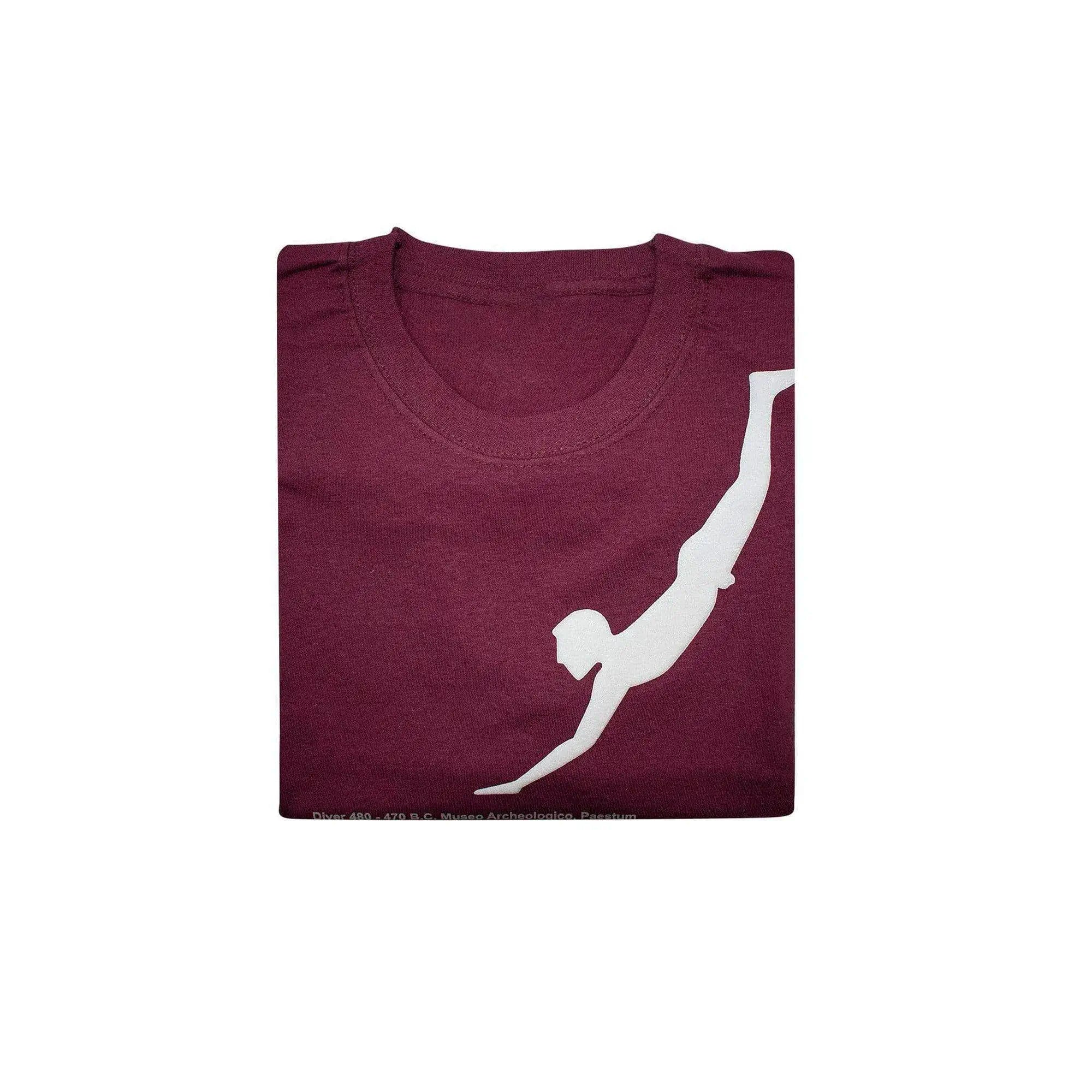 T shirt da uomo bordeaux con stampa del tuffatore di Paestum piegata